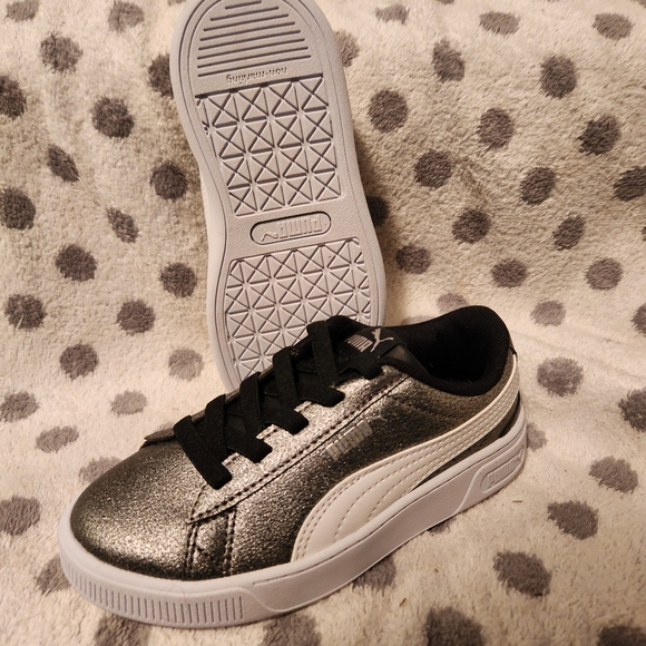 Puma Silver and Black Sneakers with Chunky Sole - Picture 1 of 2